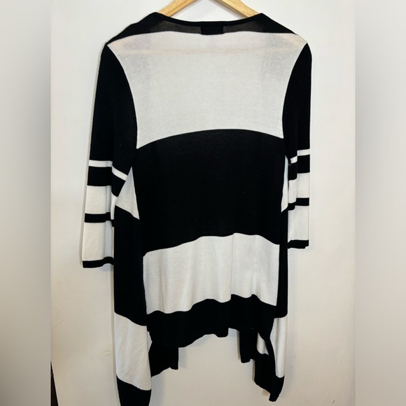 Monroe and Main Black and White Striped Fly Away Cardigan - Picture 5 of 7